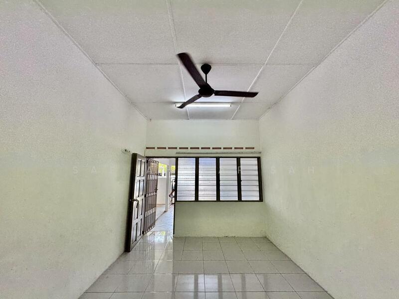 Taman Maju, Parit Raja - 3