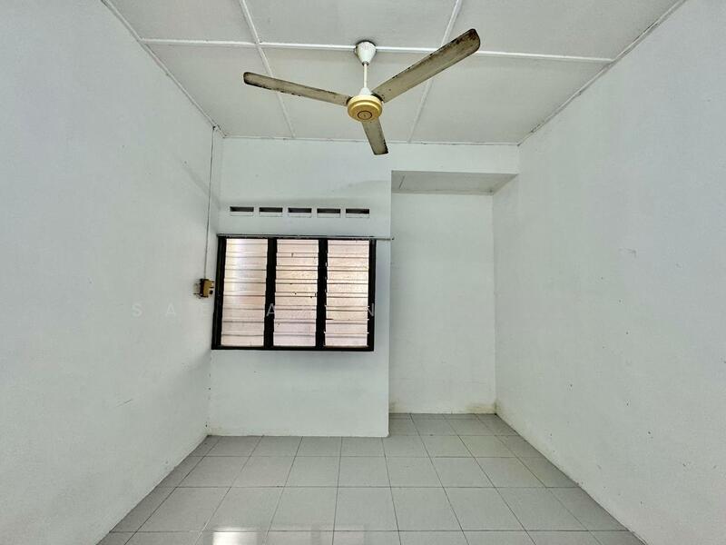 Taman Maju, Parit Raja - 4