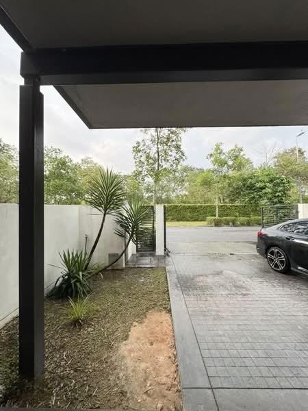 Avira Medini Iskandar - 3