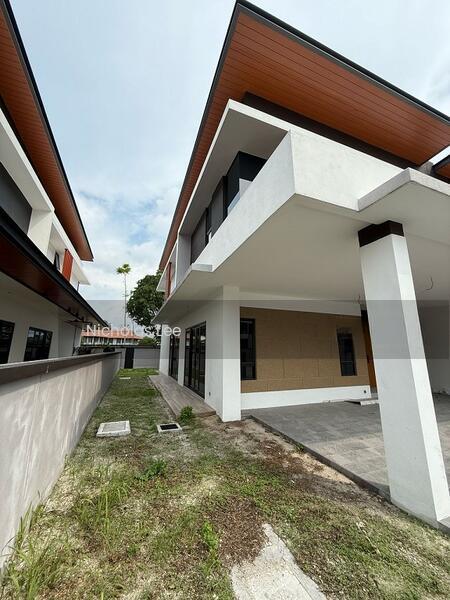 Double Storey SEMID at Grand Thompson - 4