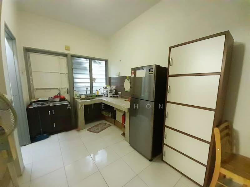 Station 18 1.5 Storey Terrace House Partial Furnished For Sale - 3