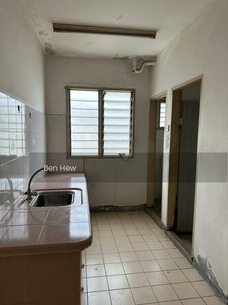 Pangsapuri Pelangi - 2