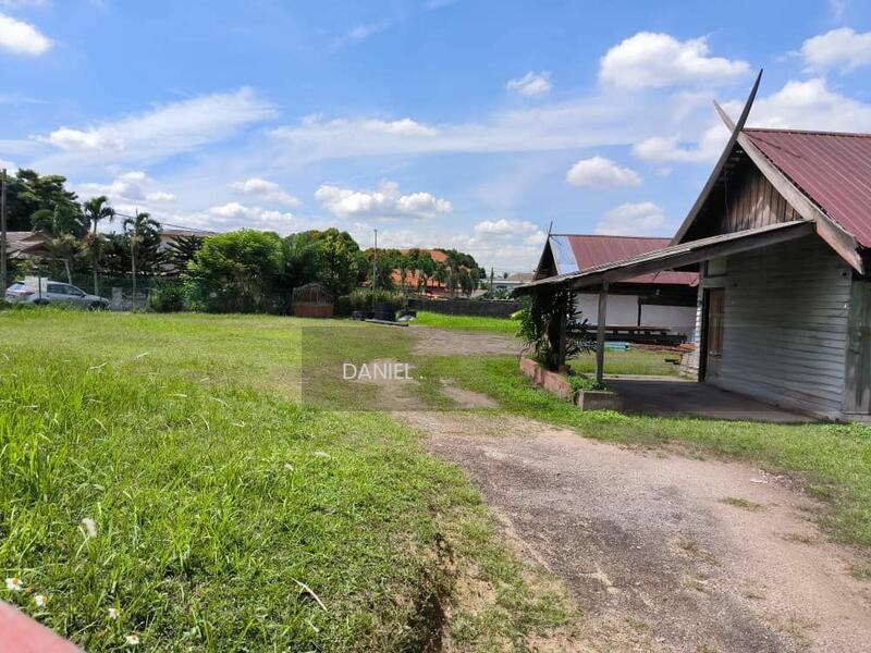 Bungalow at Seksyen 9 - 5