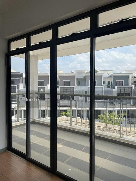 Terrace house at Alam Impian - 3