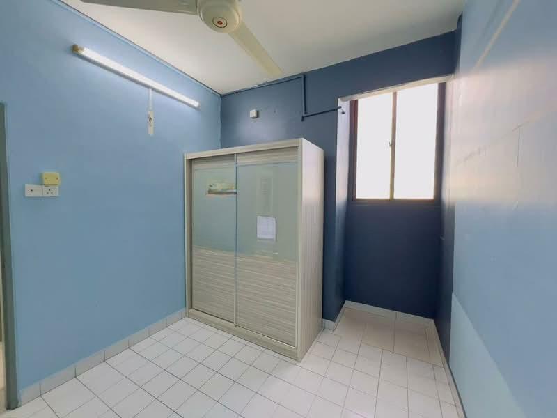 Pantai Apartment - 3