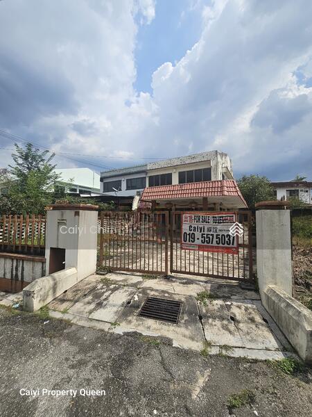 Freehold 2 storey bungalow in Westpool Park Ipoh - 1