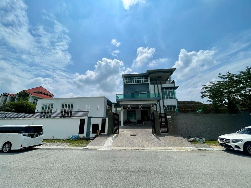 LUXORIOUS 3 STOREY BUNGALOW HOUSE, PUTRA HILL, BANGI - 1