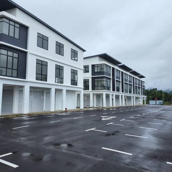 3 Storey Shop @ Golden Square Bau - 1