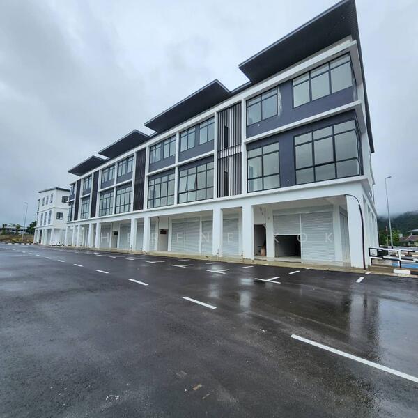 3 Storey Shop @ Golden Square Bau - 5