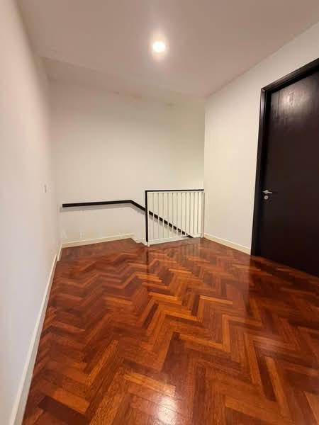 Avira Medini Iskandar - 4