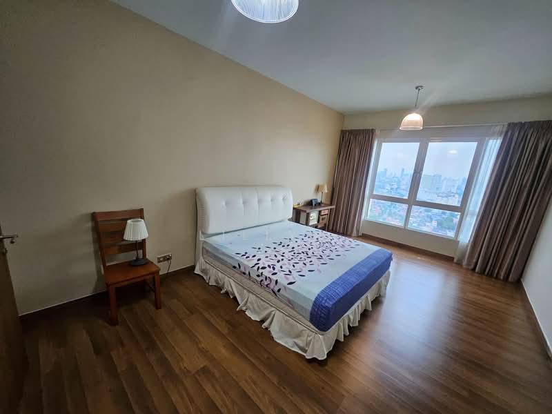 Central Park condominium - 5