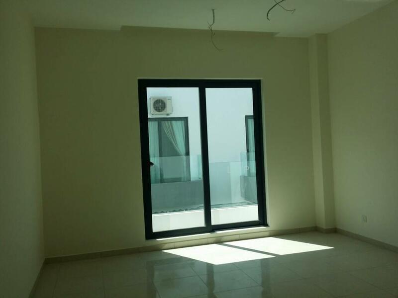 113 & 113A Jalan Utama, Marina Island, KM1 Teluk Muroh, 32200 Lumut, Perak - 4