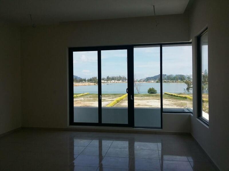 113 & 113A Jalan Utama, Marina Island, KM1 Teluk Muroh, 32200 Lumut, Perak - 3