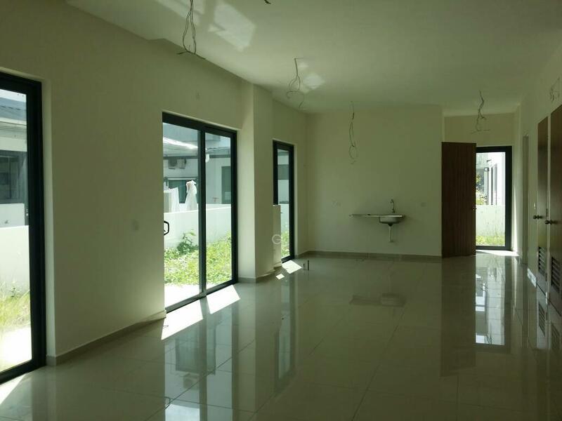 113 & 113A Jalan Utama, Marina Island, KM1 Teluk Muroh, 32200 Lumut, Perak - 5