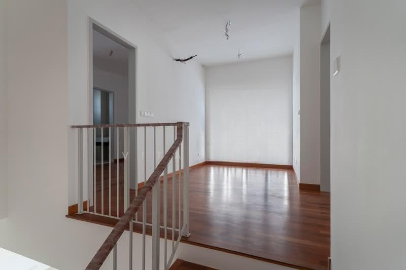 Precinct Arundina - 3
