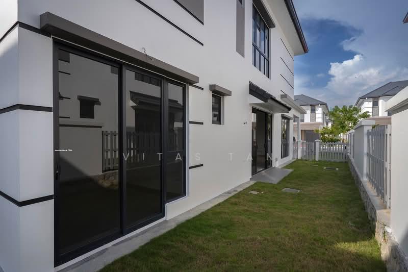 Precinct Arundina - 5