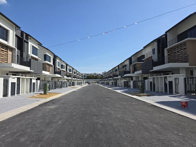 NEW Bungalow & Semi-D at Bukit Serdang. 4km to Bukit Jalil & Sungai Besi. Seraiya by the Hill - 2