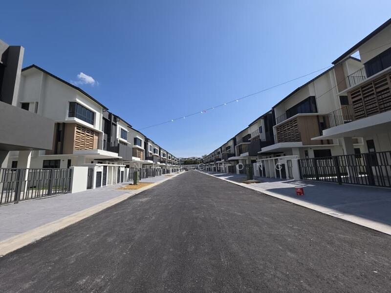 NEW Bungalow & Semi-D at Bukit Serdang. 4km to Bukit Jalil & Sungai Besi. Seraiya by the Hill - 3