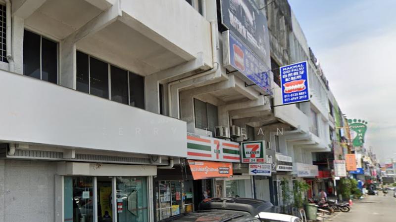 4 Sty Shop @ Tmn Connaught , Chinese Crowd Area - 2