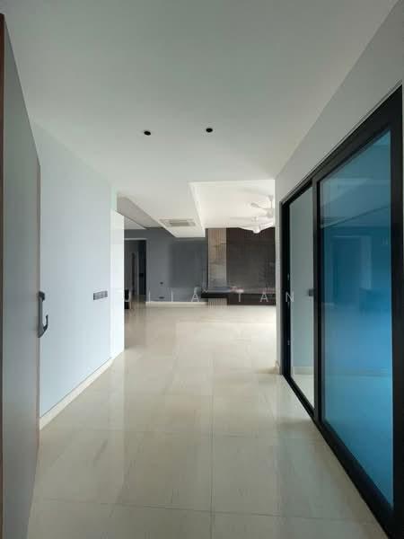 Straits View 18 - 5