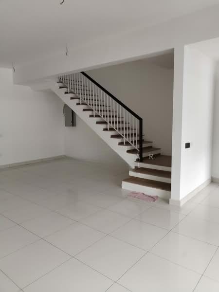 Elmina Green Three - 5