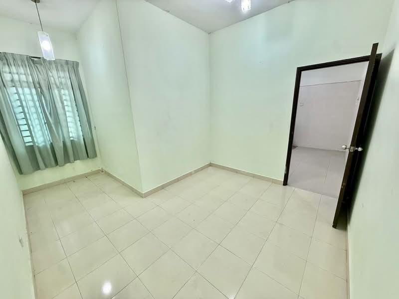 Bandar Dato Onn, Perjiranan 10 - 4