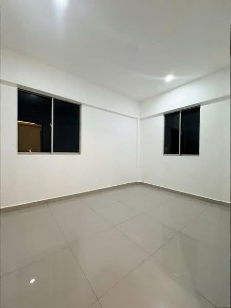 Flat Taman Perling - 4