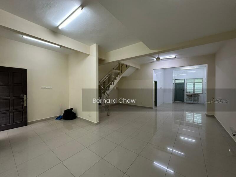 Terrace House at Batu Maung - 2