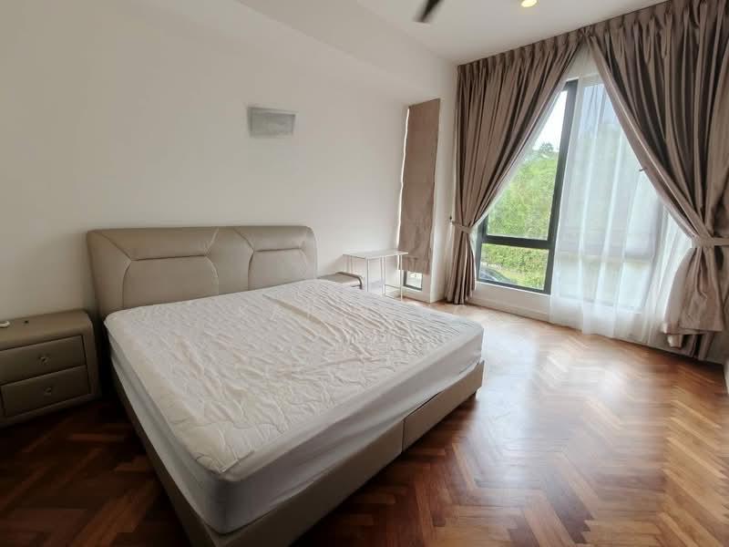 Avira Medini Iskandar - 5