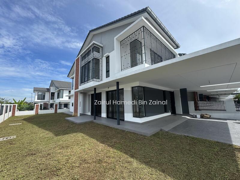 Elmina Green Three - 1