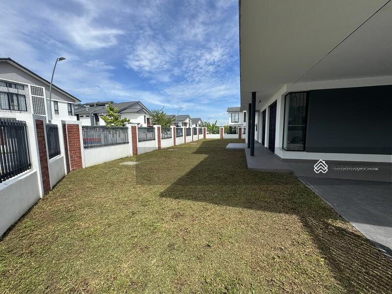 Elmina Green Three - 3