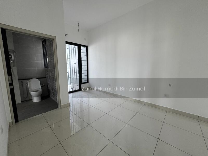 Elmina Green Three - 5