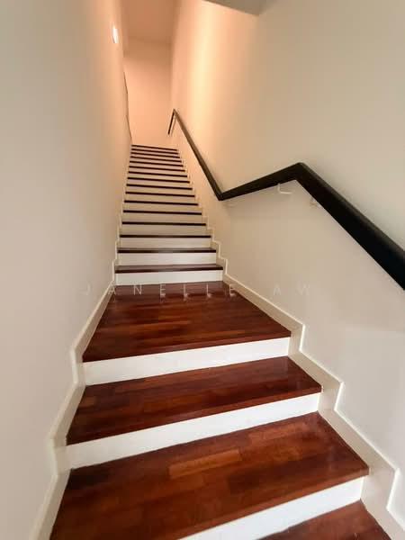 Avira Medini Iskandar - 4