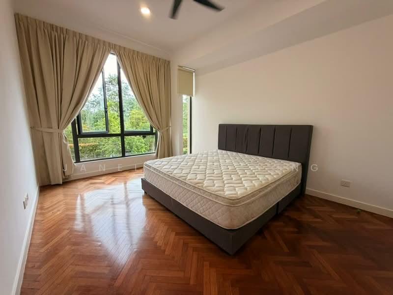 Avira Medini Iskandar - 2