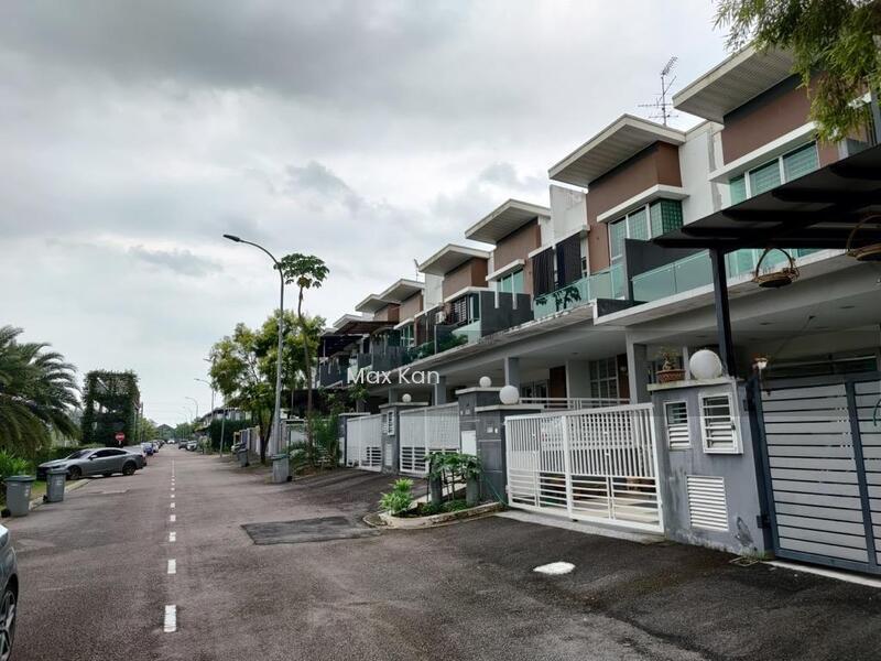 Taman Mount Austin - 1