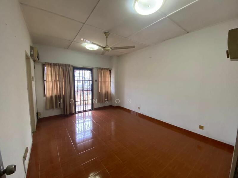 2-storey Terrace House at Usj 2 - 5