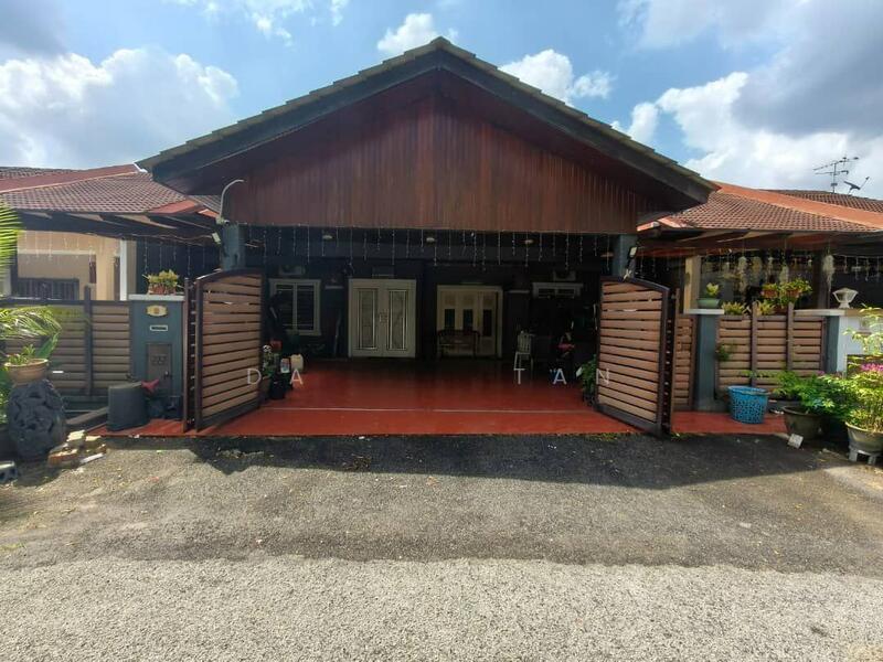 Two houses of Single storey at Jalan Inang Bandar Bukit Raja, Klang - 1