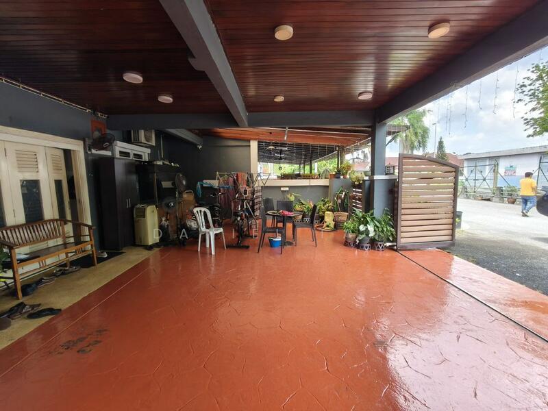 Two houses of Single storey at Jalan Inang Bandar Bukit Raja, Klang - 2