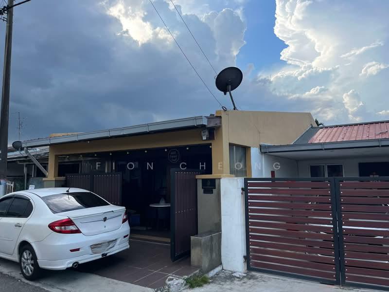 Taman Ungku Tun Aminah - 1