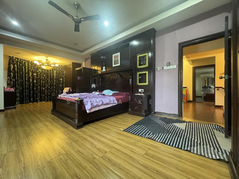 2 Storey CORNER Terrace House @ Taman Pinggiran Putra, Seri Kembangan - 4