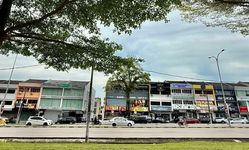 Taman Molek 3 Storey Shop Lot - 2