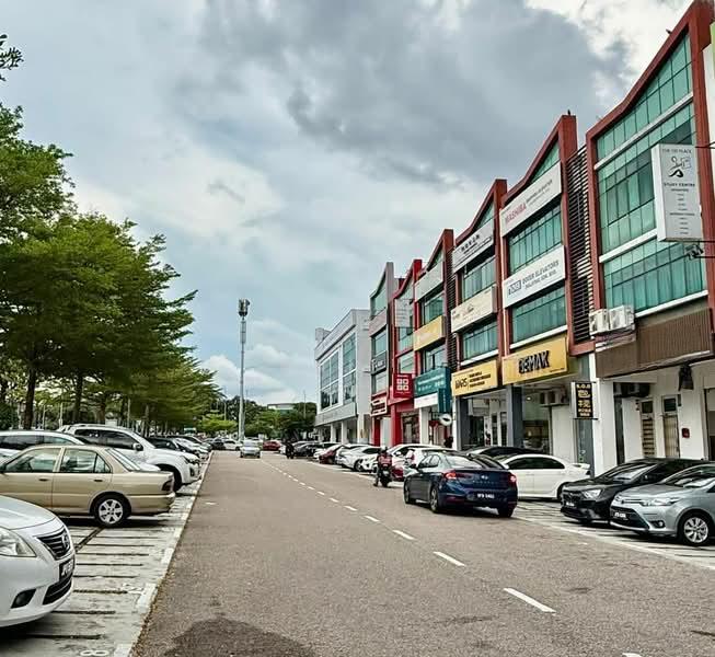 Taman Molek 3 Storey Shop Lot - 1