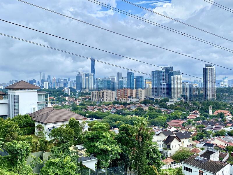 Massive Bungalow on Prime, Elevated Land in Bukit Pantai - 4