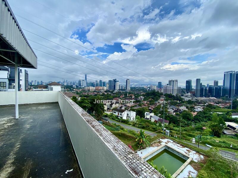 Massive Bungalow on Prime, Elevated Land in Bukit Pantai - 5