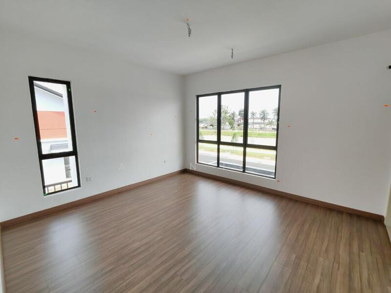 Bandar Bukit Raja : Casira 3 - 5