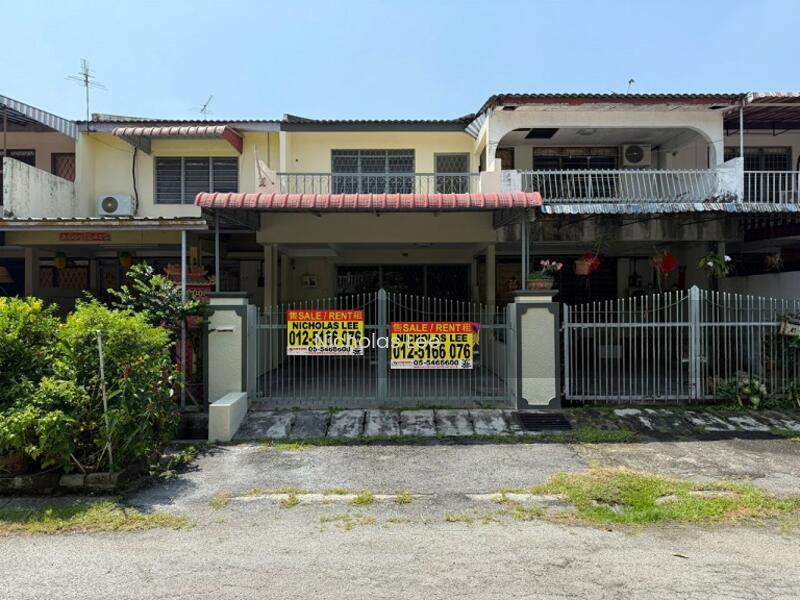 Double Storey House at Bercham - 1
