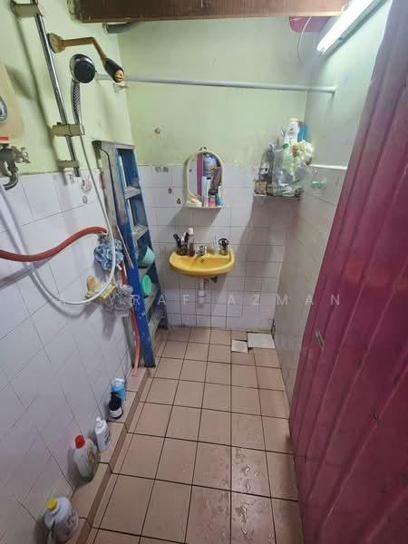 Taman Putra Budiman Flat - 3