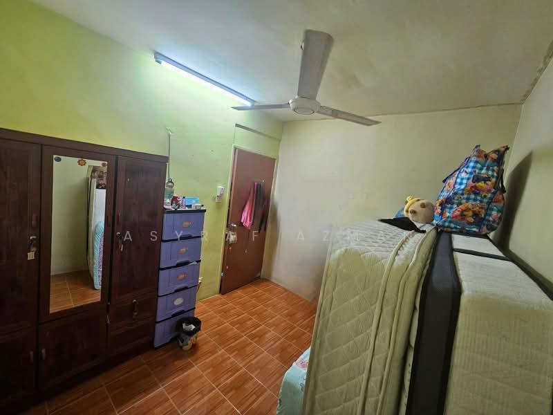 Taman Putra Budiman Flat - 5