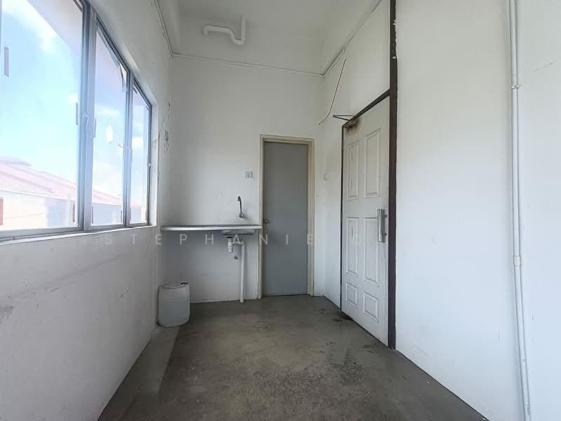 3 Storey End Lot Shop Facing Main Road For Sale-Klang - 3