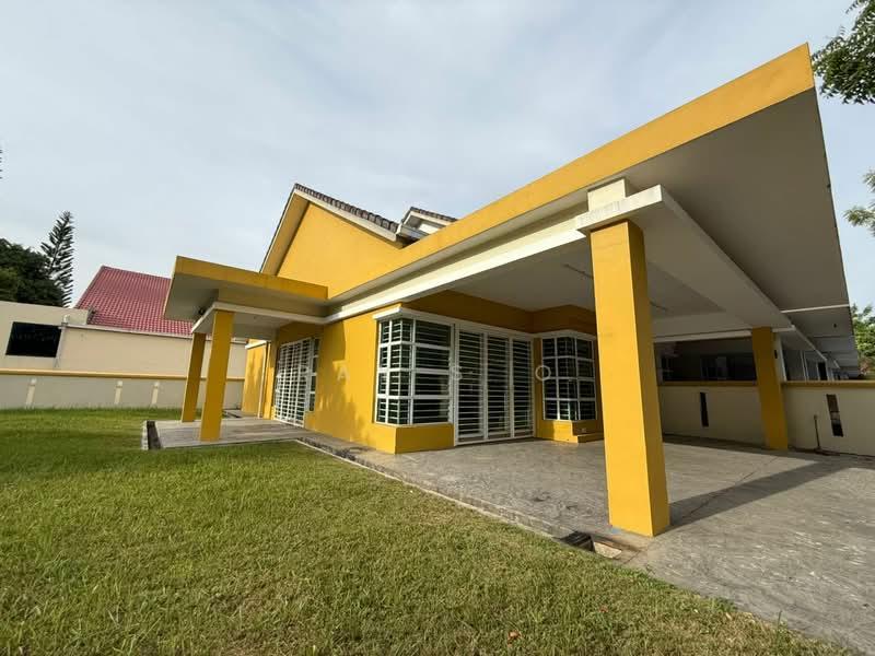 1-storey Terraced House at Seksyen U13 - 1